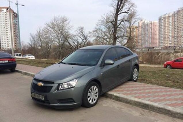 'Герой парковки': киевский водитель 'задушил' пешеходов