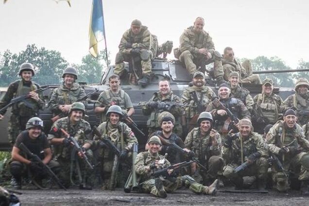 'Мы подчиняемся только Ярошу': 'Правый сектор' отказывается покидать Мариуполь