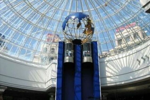 'Здесь война уже закончилась': в 'Глобус' на Майдане не пустили мужчину в военной форме