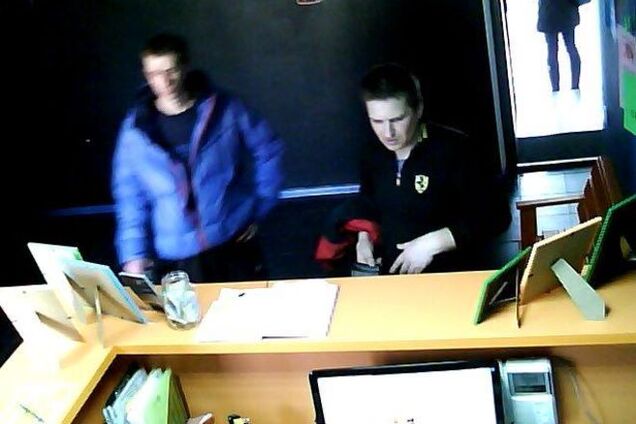 В Киеве у студента украли MacBook: фото воров