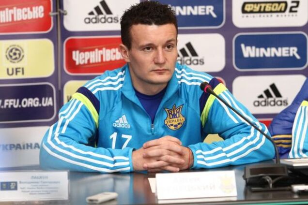 Фанаты побили футболиста сборной Украины во время матча: видеофакт