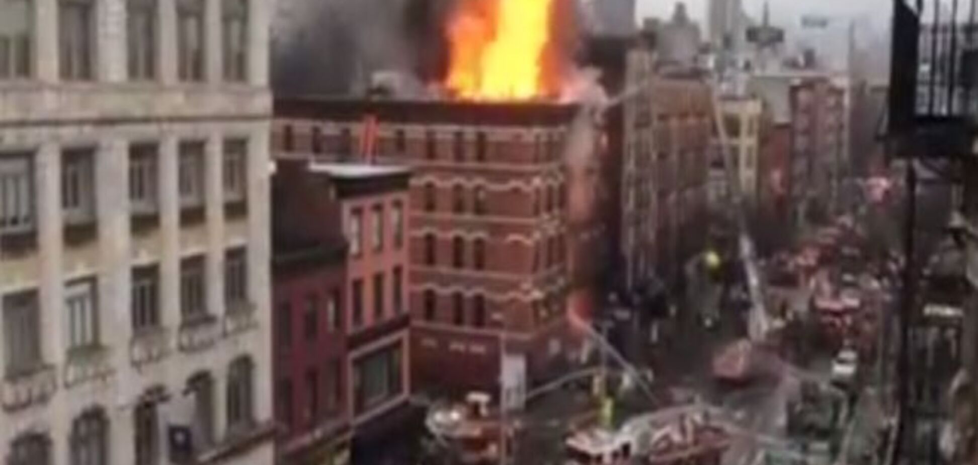 В Нью-Йорке на Манхэттэне прогремел мощный взрыв: десятки раненых
