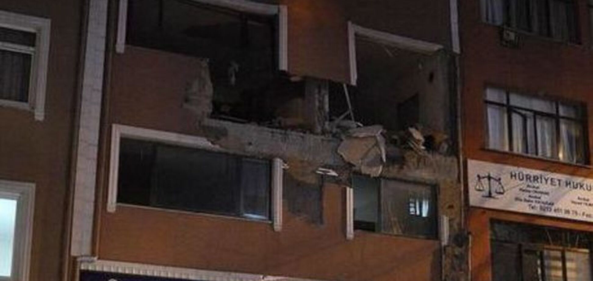 В Стамбуле в редакции журнала прогремел взрыв: опубликованы фото и видео