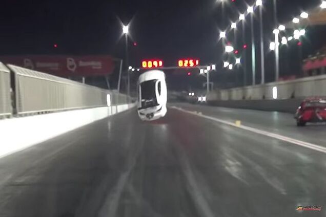 'Летающий' Lexus стал суперхитом в Youtube: шокирующее видео
