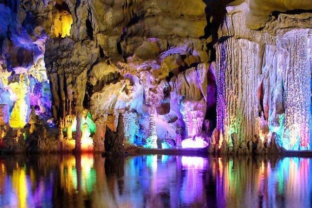 Загляните вглубь земли: самые красочные пещеры планеты