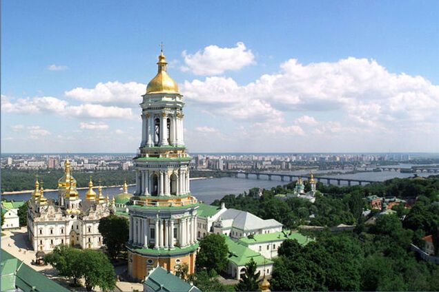 В Киеве после 10 лет реставрации открыли Большую лаврскую колокольню