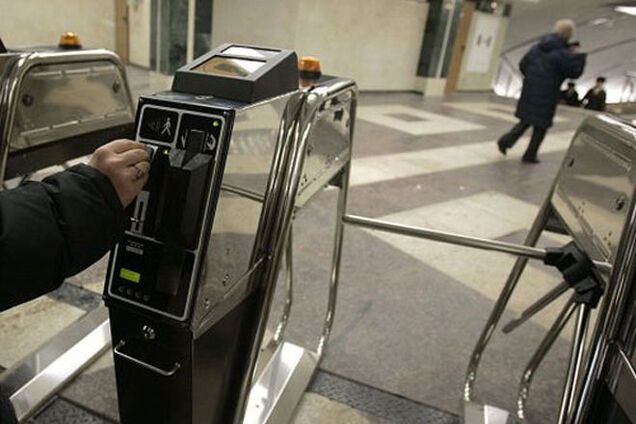 С проездных пропадают деньги. В киевском метро рассказали, что происходит