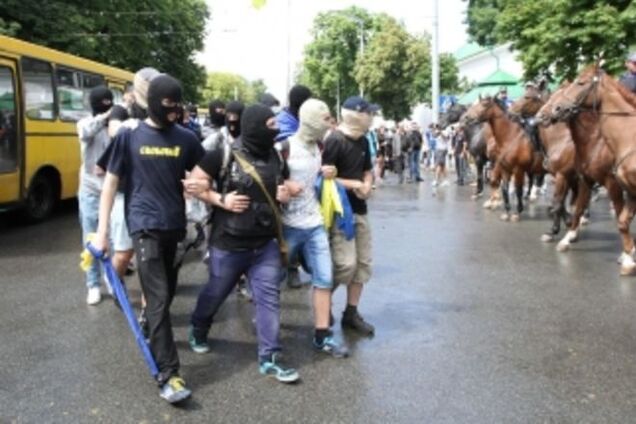 В Киеве самооборона взялась за перевоспитание школьников-радикалов