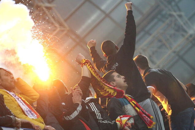 Фанаты сорвали матч Евро-2016 Черногория - Россия