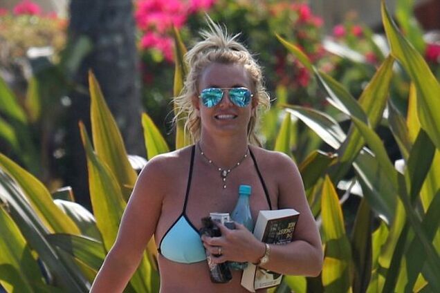 Сезон купальников: Бритни Спирс в бикини уже не та