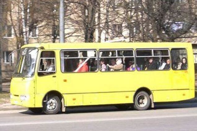 В Киеве маршрутка попала в ДТП, пострадал ребенок