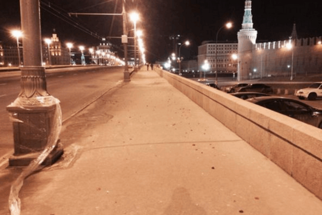 Ровно месяц: место убийства Немцова 'зачистили' от 'народного мемориала'