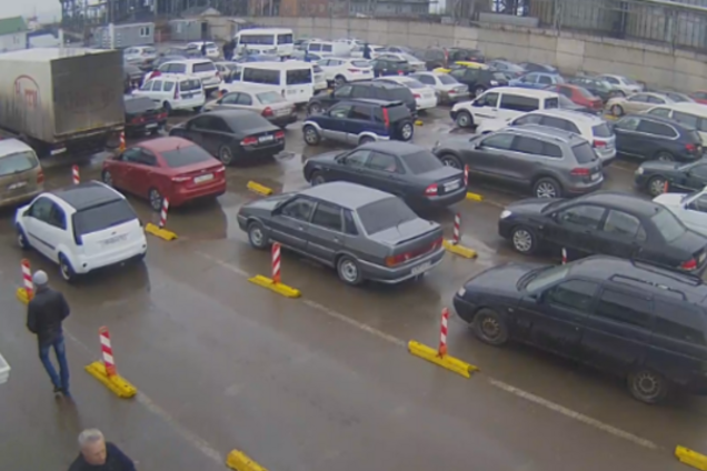Непогода парализовала Керченскую переправу: в очереди более 700 авто