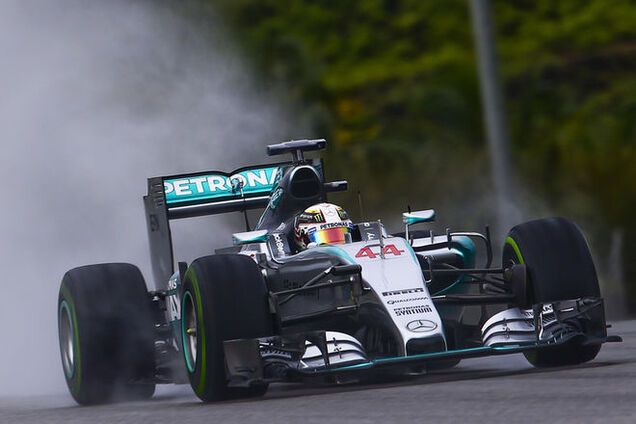 Хэмилтон прогнозируемо выиграл квалификацию Гран-при Малайзии