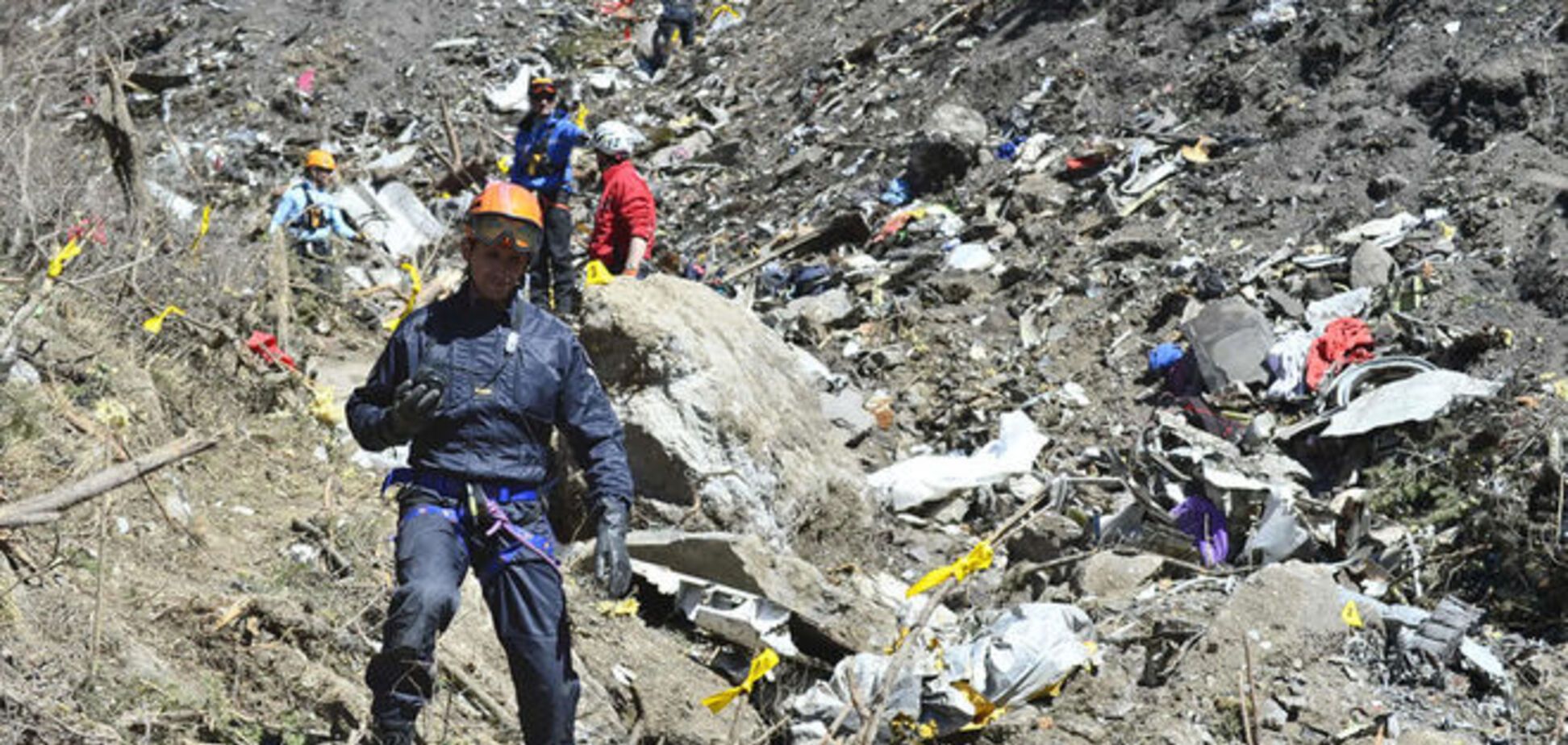 Крушение Airbus А320: второй пилот грозил 'изменить систему'