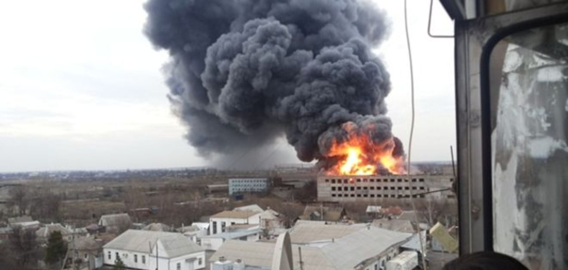 В ГосЧС сообщили подробности масштабного пожара на заводе в Новомосковске