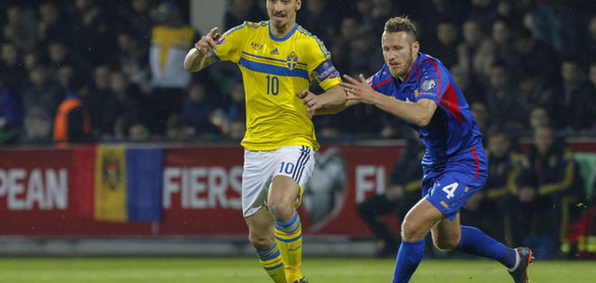 Ибрагимович забил невероятный гол Молдове в отборе Евро-2016: видео курьеза