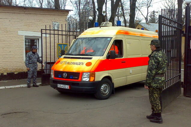 В Киеве хорват подарил военному госпиталю реанимобиль: фотофакт