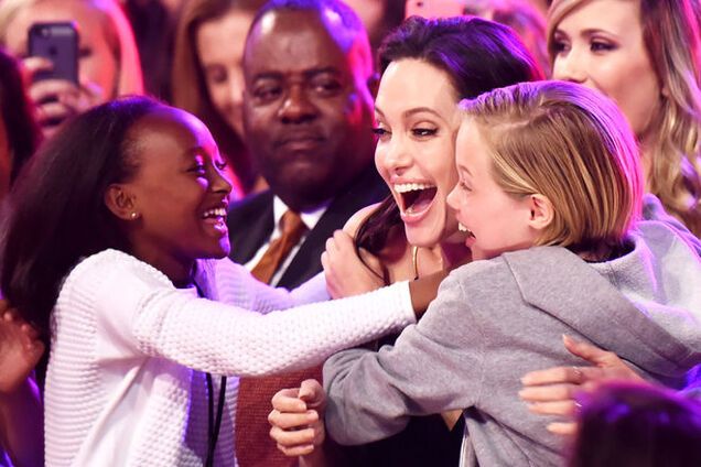 Счастливая и энергичная: Джоли появилась на публике впервые после операции