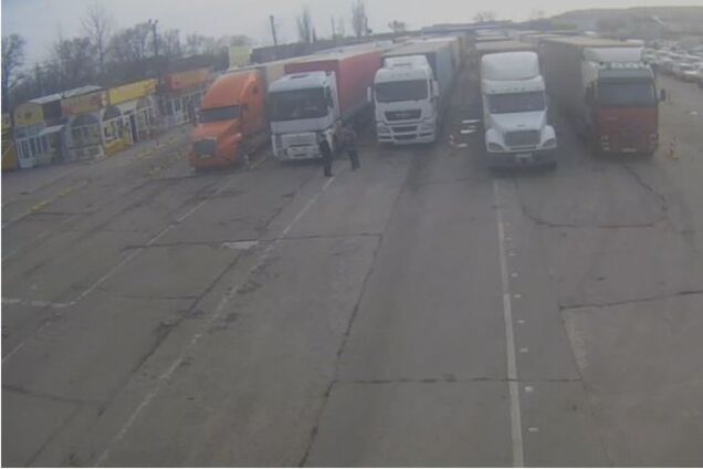 На Керченской переправе в очереди более двух тысяч машин