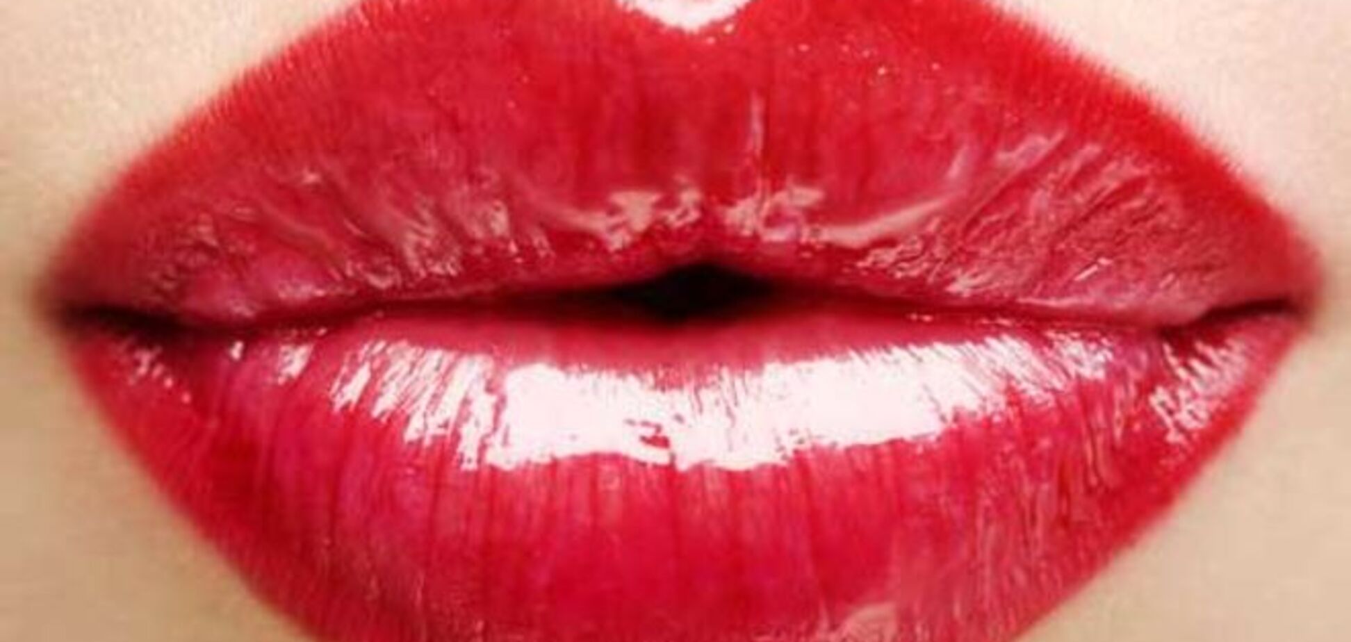 Какими простыми средствами увлажнить сухие губы