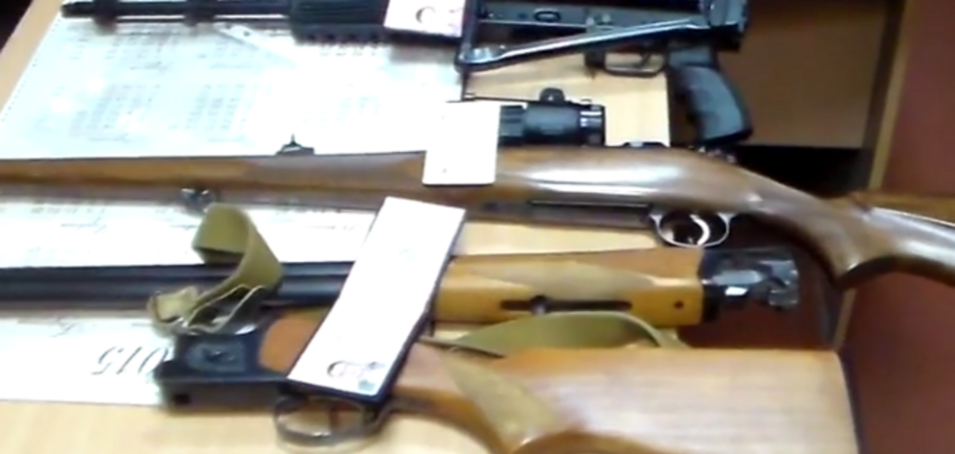 'Зря он так!'. У 'судьи-пьяницы', который угрожал гаишнику, отобрали оружие: видеофакт