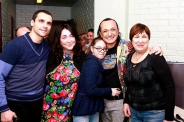 Лолита забрала маму и дочь из Киева в Москву