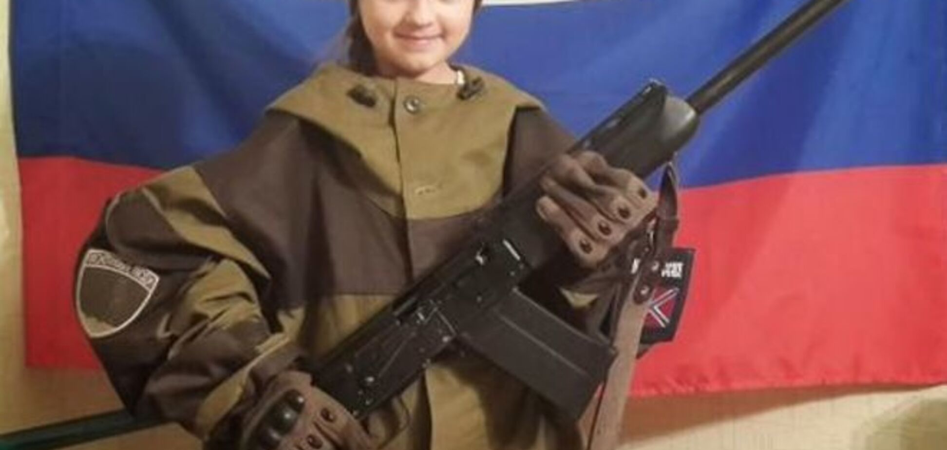 'Мама, папа, я - терро-сепарская семья!'. Боевики вырядили своих детей в форму и дали им оружие