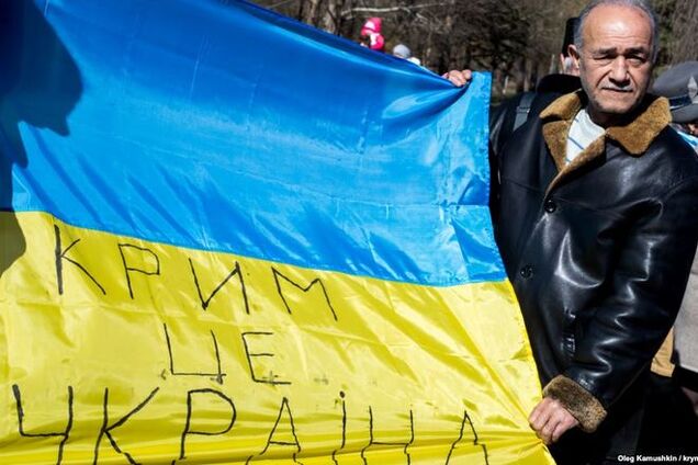 Крымчанина приговорили к исправительным работам за флаг Украины