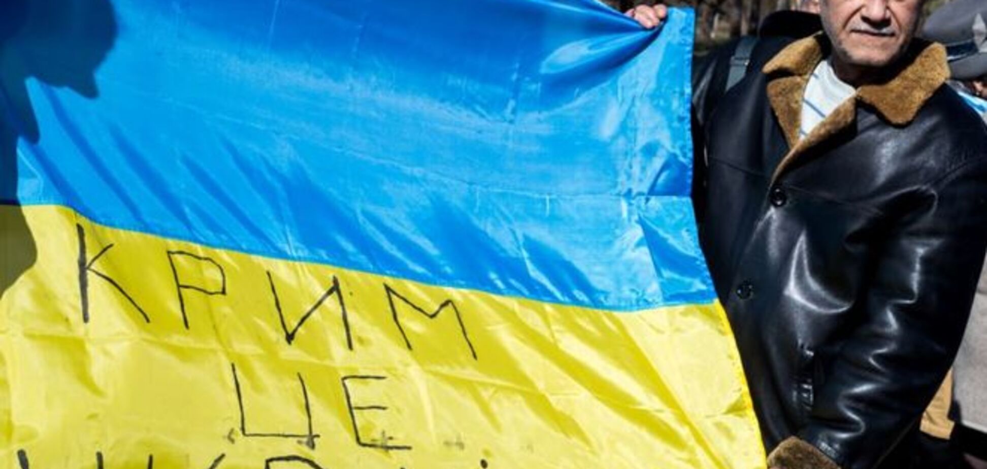 Крымчанина приговорили к исправительным работам за флаг Украины