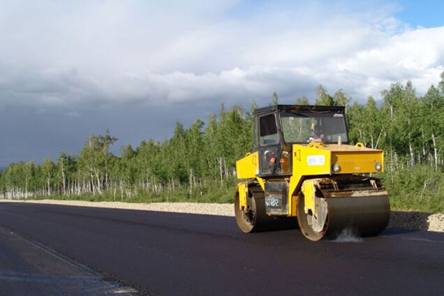 Яценюк похвастался, кто будет строить и ремонтировать дороги в Украине