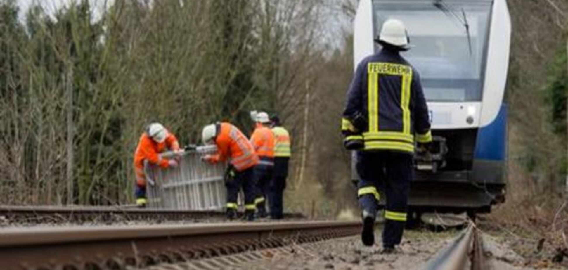 Из-за урагана в некоторых регионах Германии приостановлено движение поездов