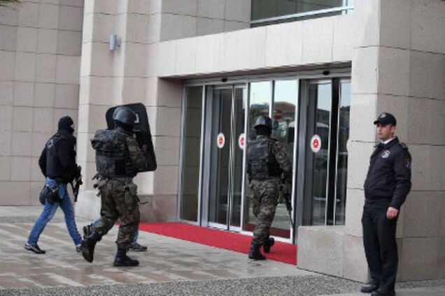 Бойцы спецназа освободили захваченного в Стамбуле прокурора