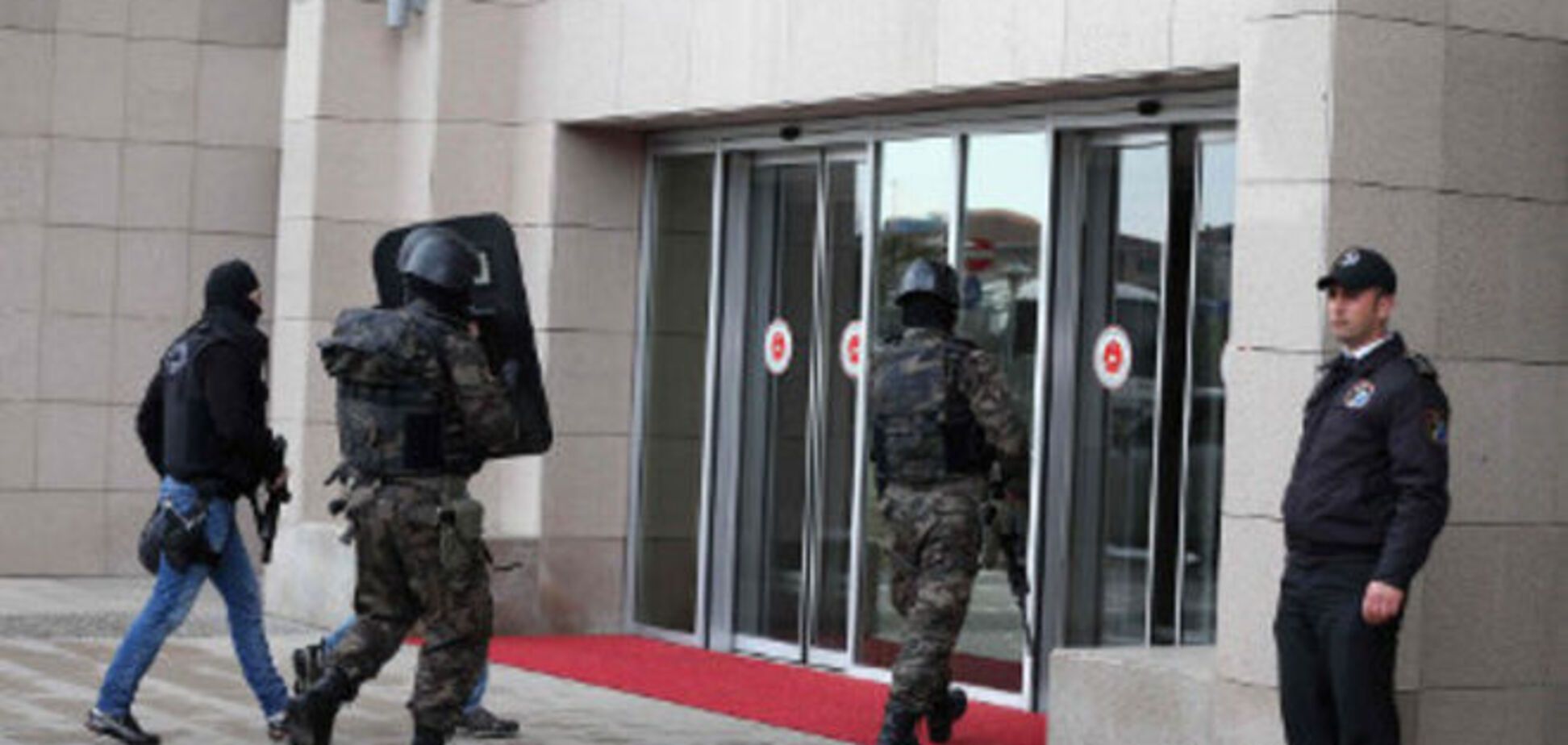 Бойцы спецназа освободили захваченного в Стамбуле прокурора