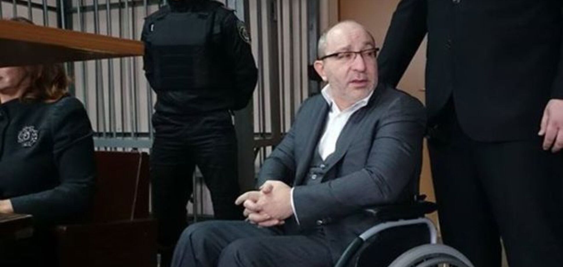 Кернес прибыл в суд на инвалидной коляске. Заседание отложили