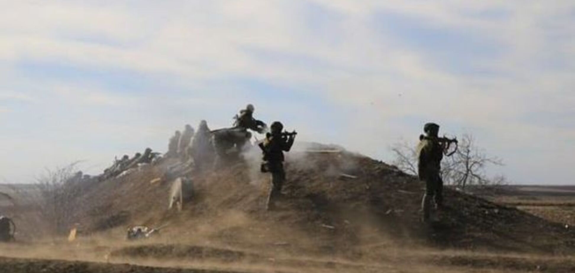 Боевики уже более часа обстреливают 'азовцев' в районе Широкино и Бердянского