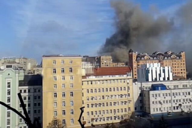 Пожар в офисном здании в центре Киева: опубликованы фото и видео