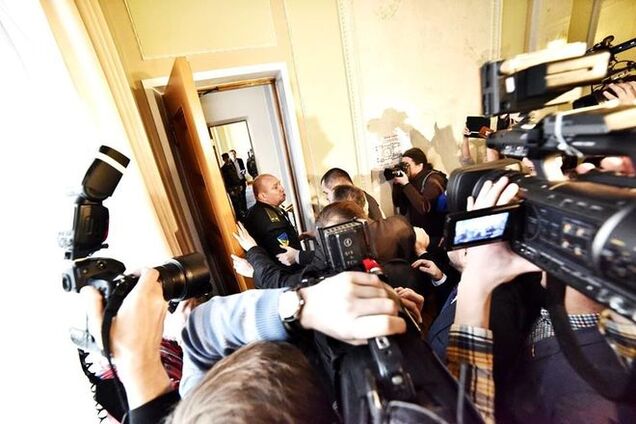 Рада запретила Мельничуку участвовать в 5 пленарных заседаниях из-за драки с Ляшко