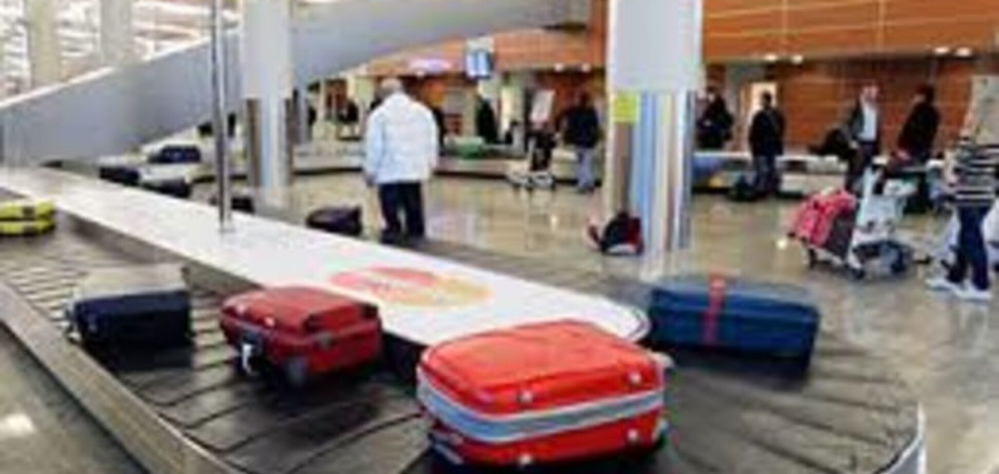 20 фото, демонстрирующих, что происходит с багажом в аэропорту