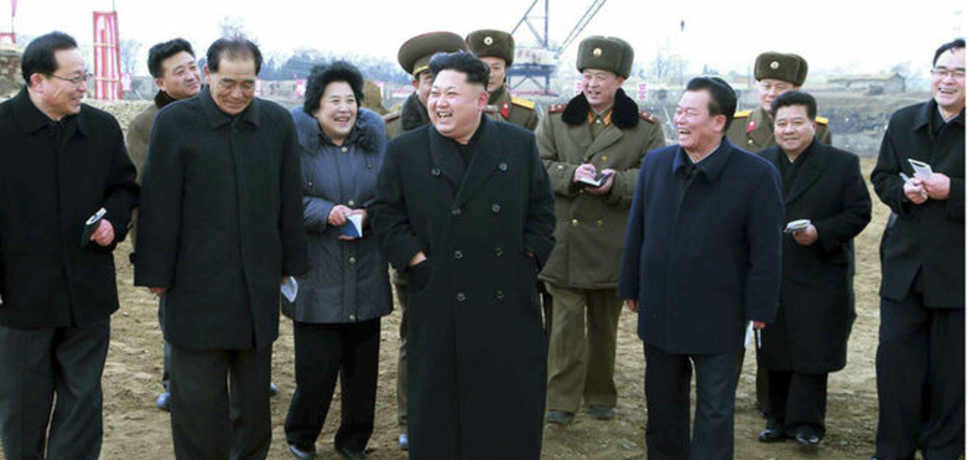 СМИ рассказали о дальнейшей судьбе участников групповых фото с Ким Чен Ыном
