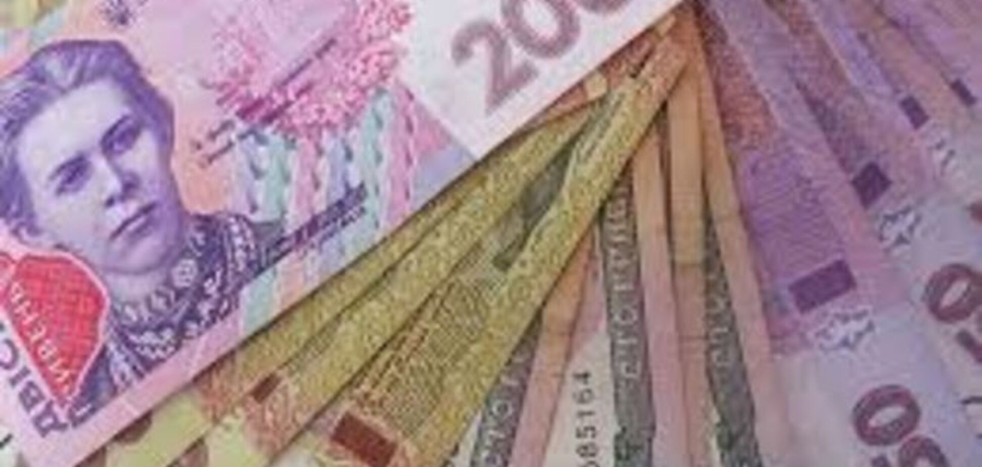 Гривня на межбанке продолжает укрепляться