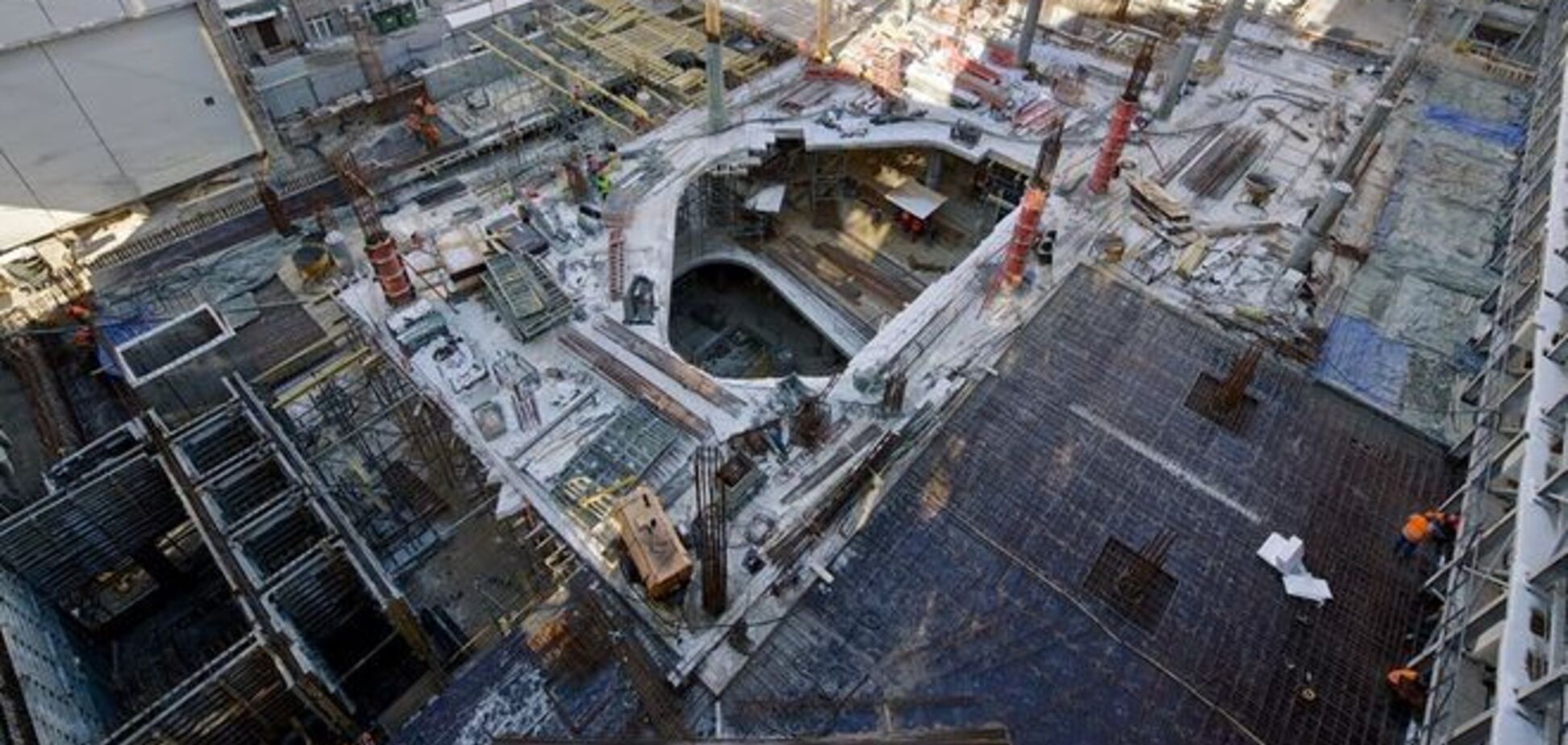 На Крещатике построили первый этаж ЦУМа: опубликованы фото