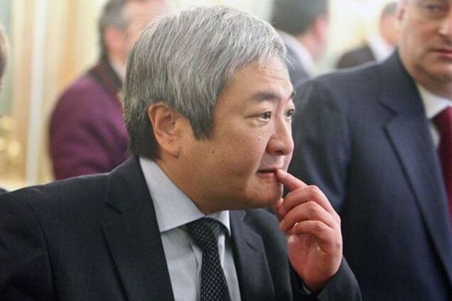 С корабля на бал. Вернувшись из 'отпуска' в зоне АТО, мэр Запорожья отправился на допрос в прокуратуру