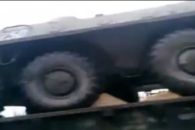 Росія перекидає залізницею військову техніку до кордону з Україною: Відеофакт