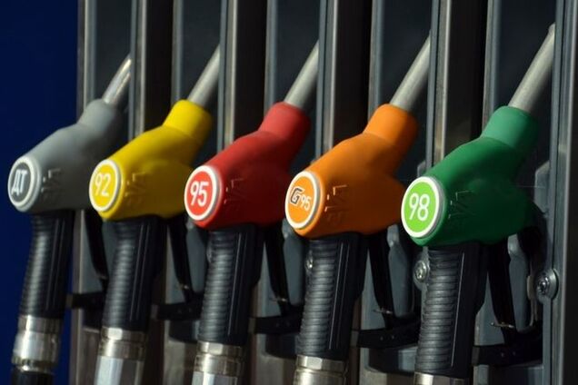 Бензин в Украине продолжает дешеветь: инфографика на 5 марта