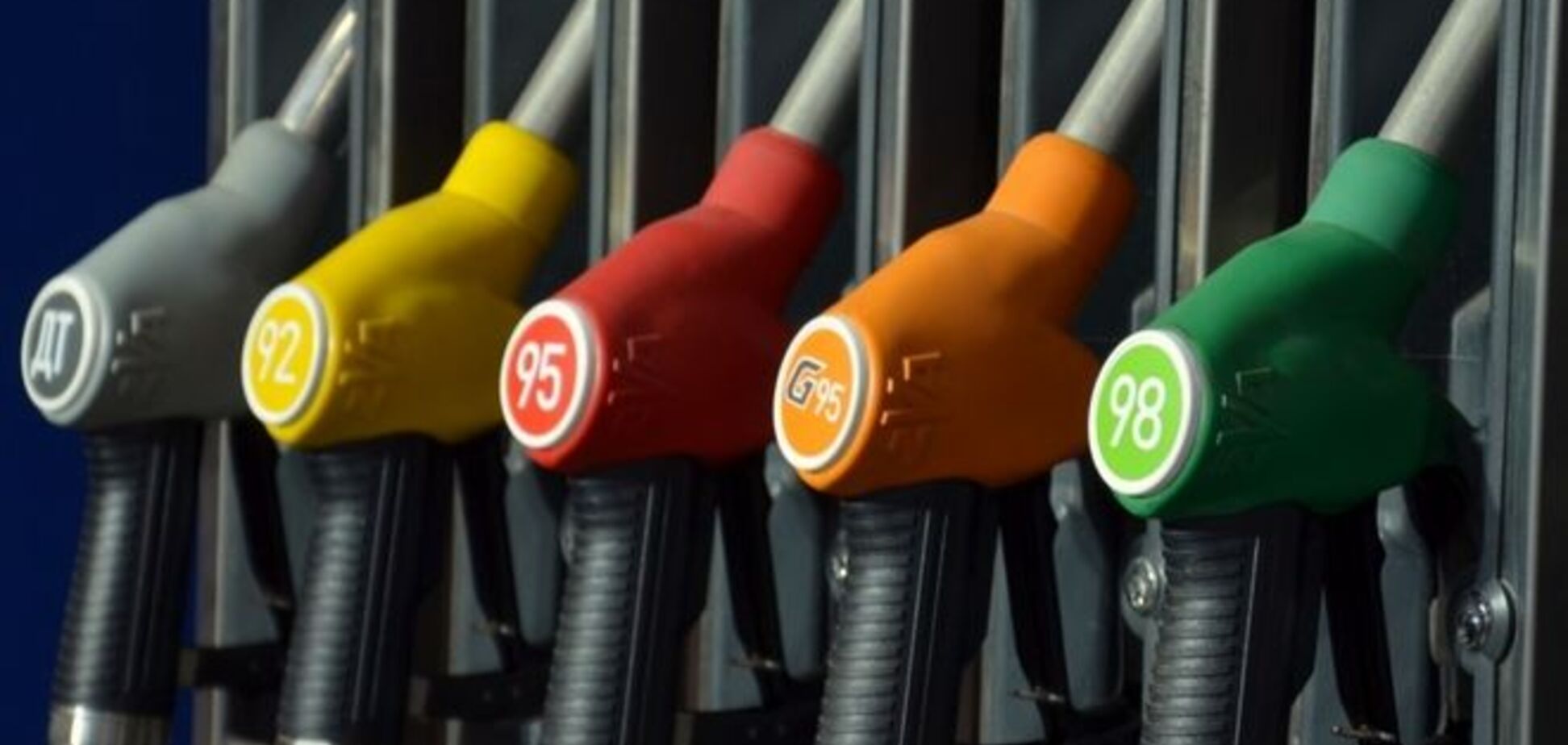 Бензин в Украине продолжает дешеветь: инфографика на 5 марта