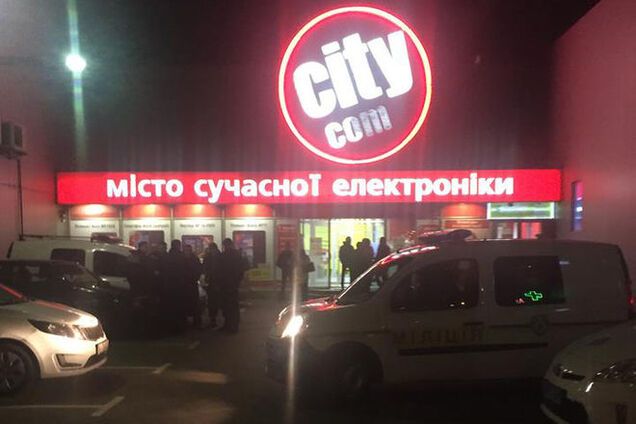 В Киеве прокуратура нагрянула с масштабным обыском в магазин техники