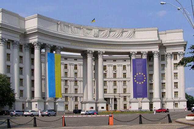 МИД рекомендует украинцам хорошо подумать, прежде чем ехать в Россию