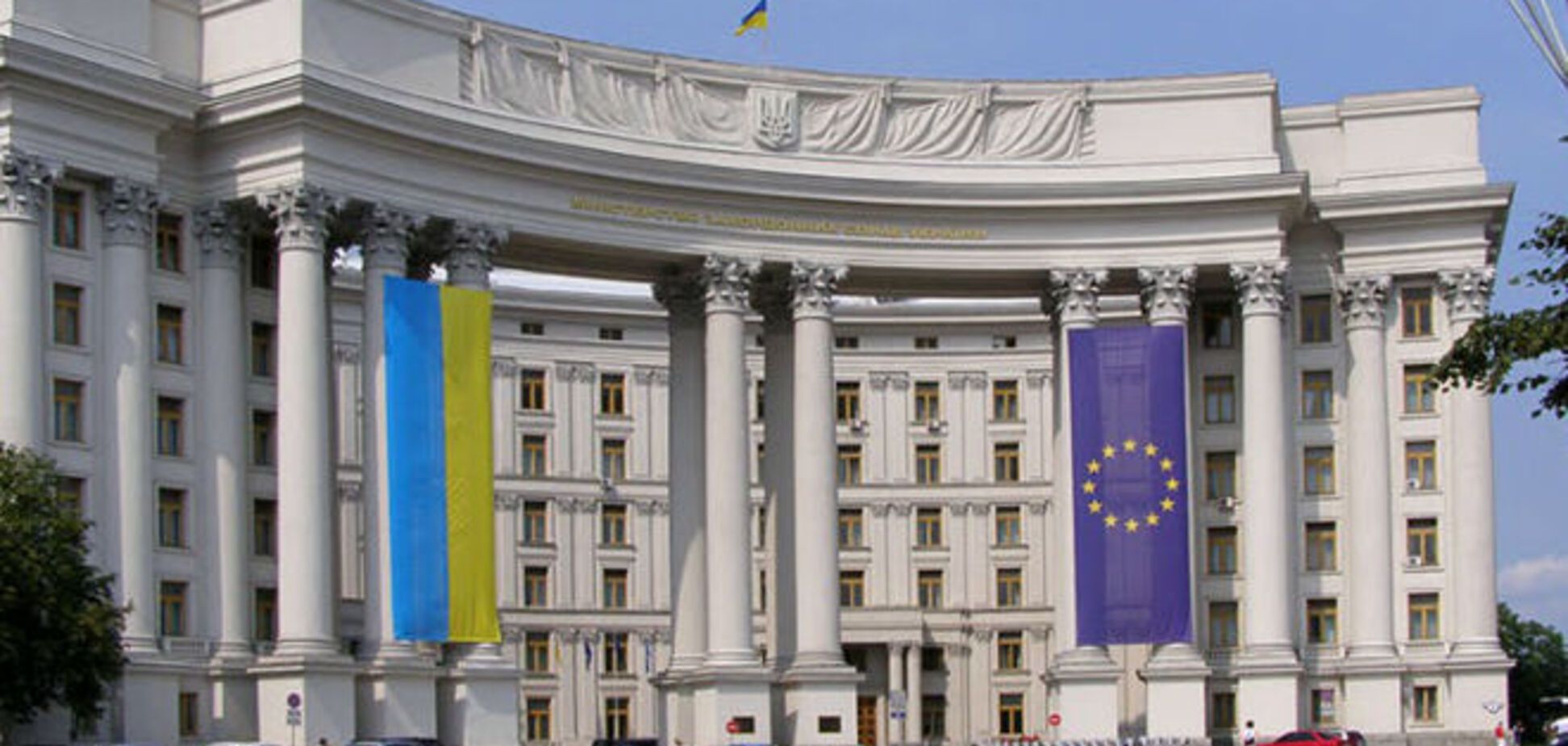 МИД рекомендует украинцам хорошо подумать, прежде чем ехать в Россию