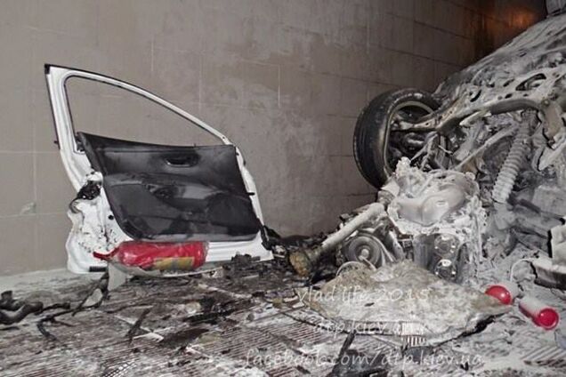 В Киеве иномарка 'залетела' в подземный переход и загорелась: подробности ДТП